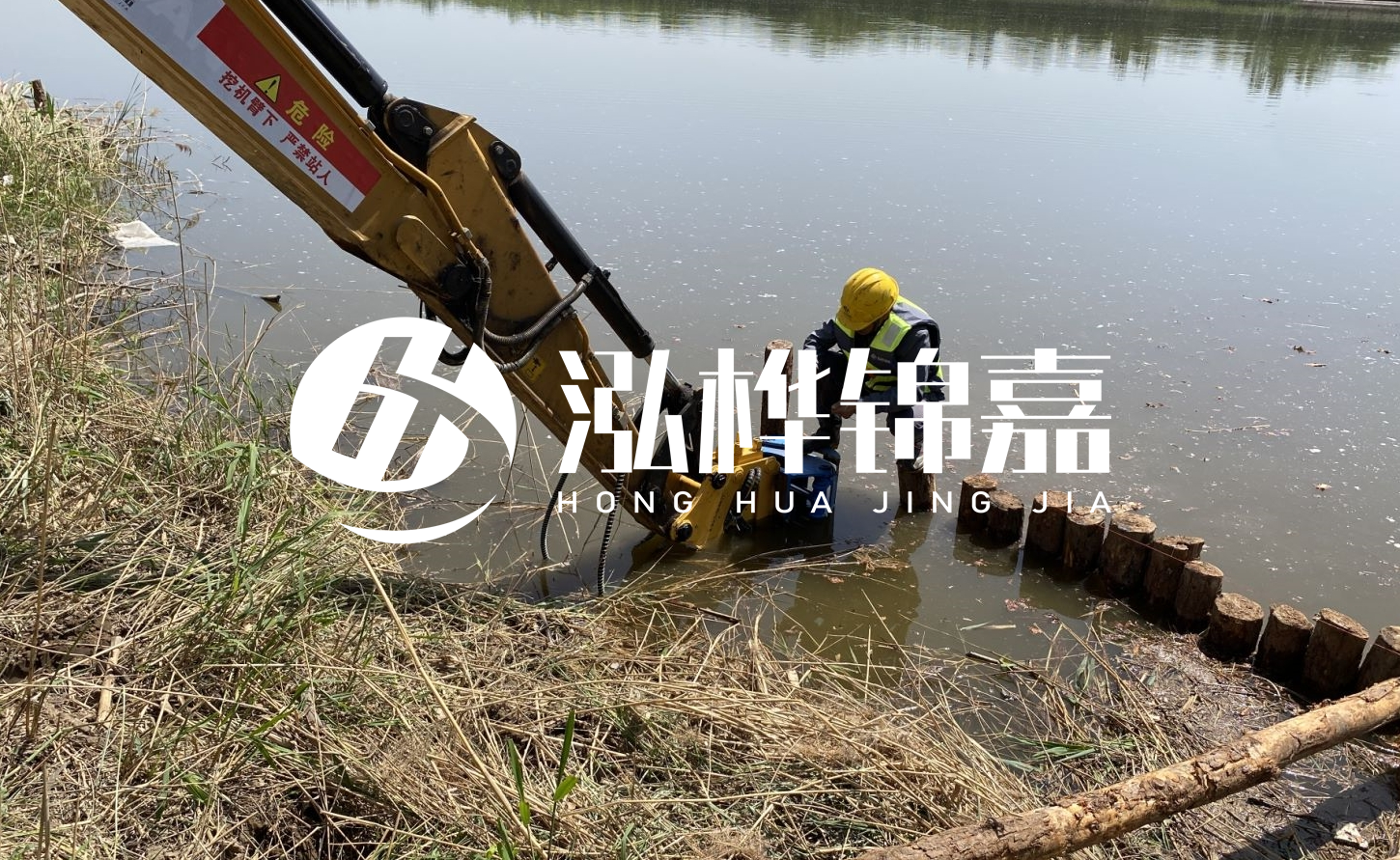 護(hù)坡樁選擇松木樁還是杉木？