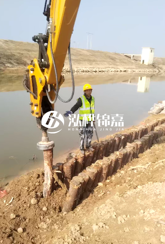 永州挖機(jī)打木樁專業(yè)施工-圓木樁施工費(fèi)怎么算？