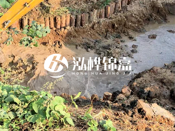 湖南防汛木樁批發(fā)廠家泓樺錦嘉 - 防洪木樁的作用是什么？?