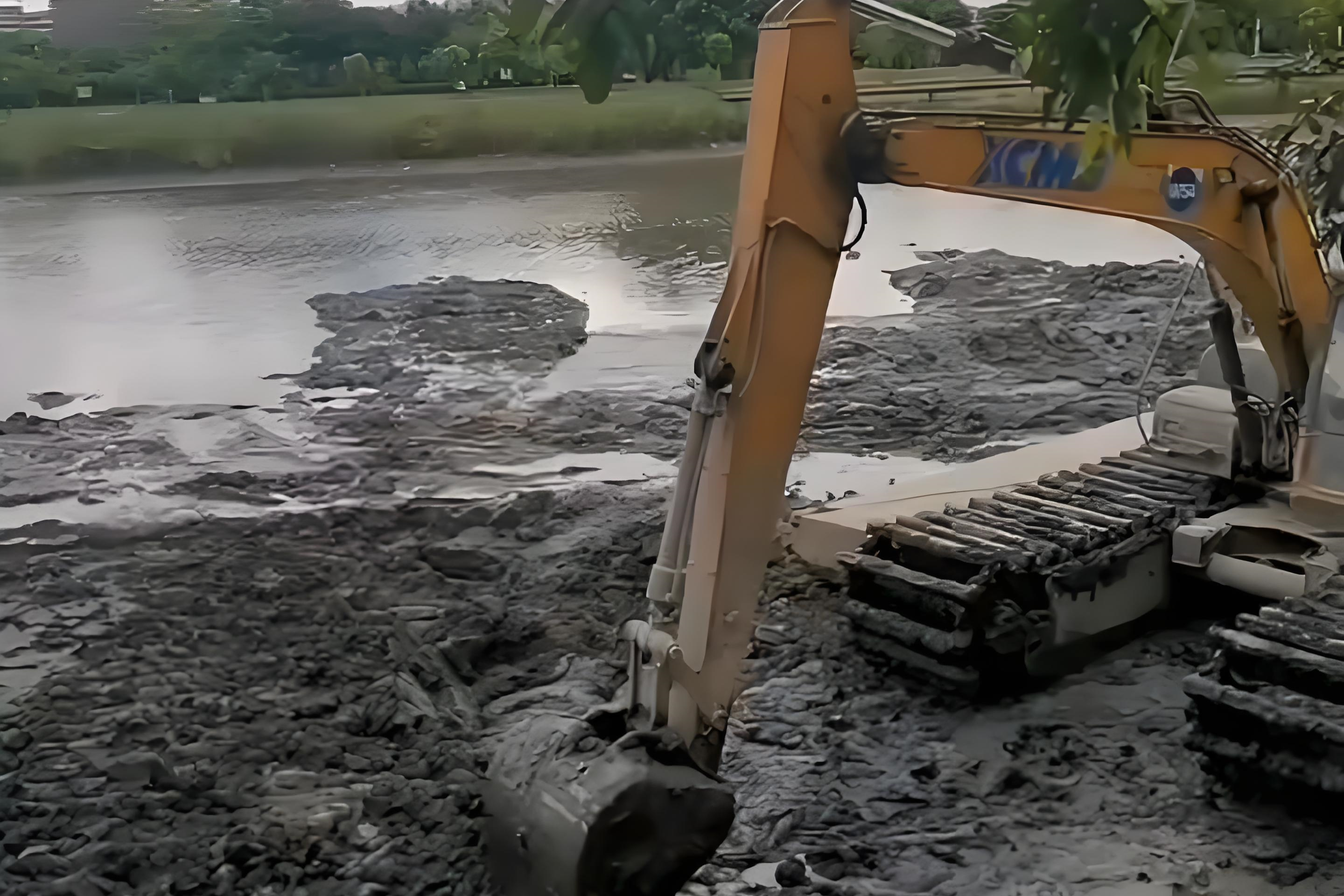 廣東東莞挖機清淤施工隊-水塘清淤需要請專業(yè)隊伍嗎？