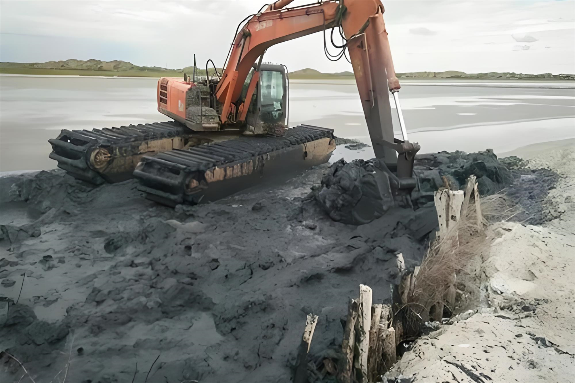 北京昌平區(qū)水上挖機清淤隊-挖機清淤效率受哪些因素影響？