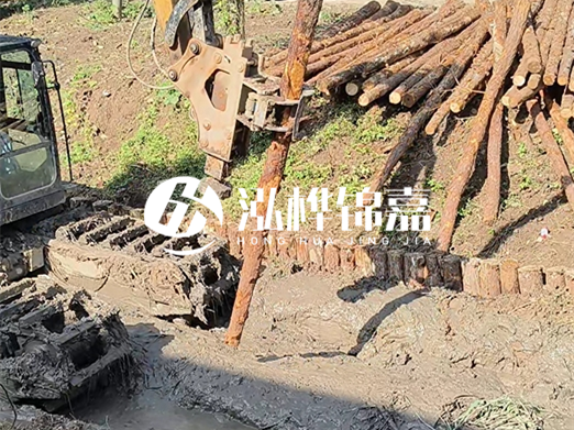 松木樁廠家泓樺錦嘉-原木松木樁的采購注意事項(xiàng)？