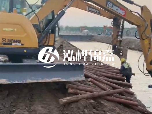 松木樁廠家泓樺錦嘉-4米和6米松木樁分別適合什么工程場景？