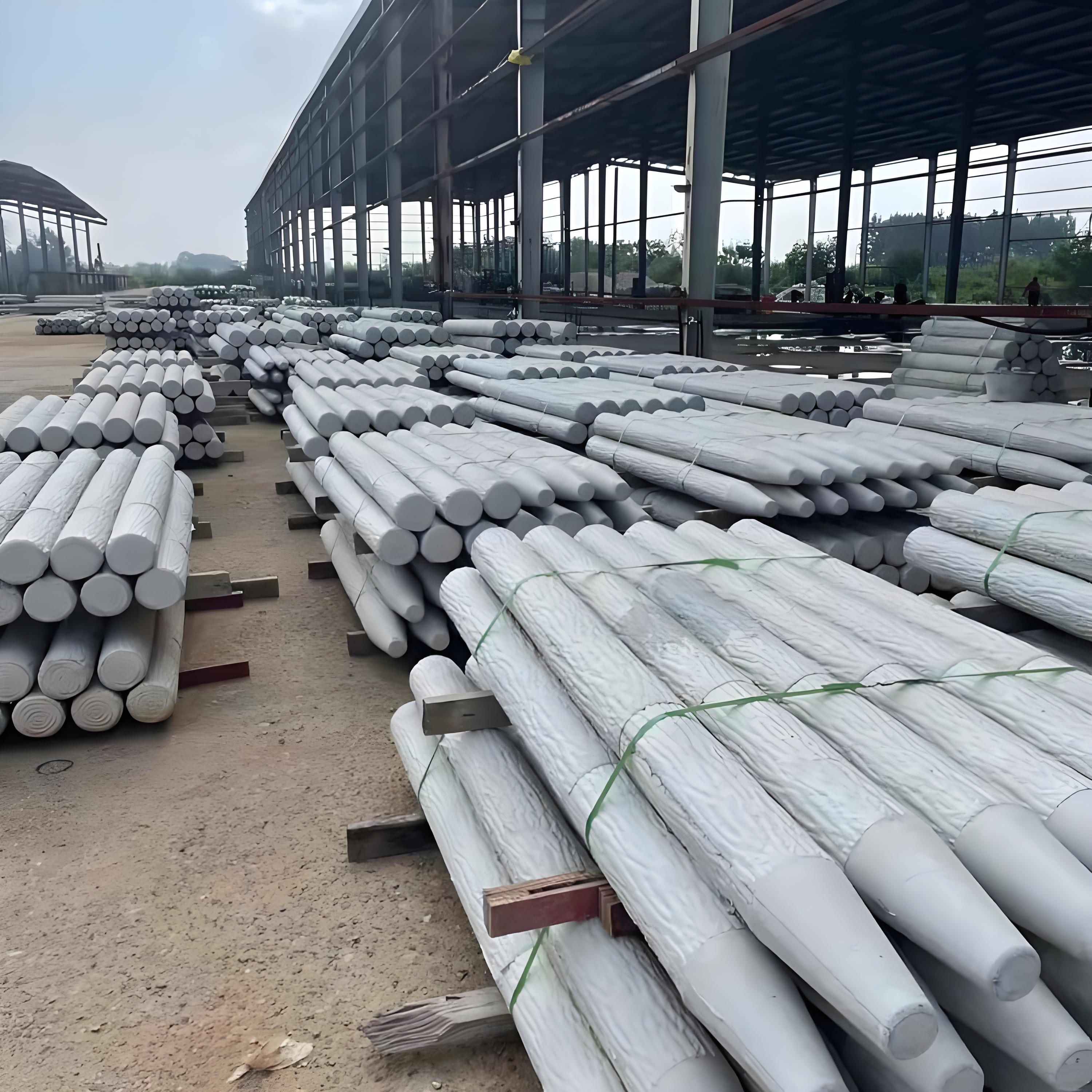 水泥仿木樁廠家泓樺錦嘉-打仿木樁需要打樁機(jī)嗎？